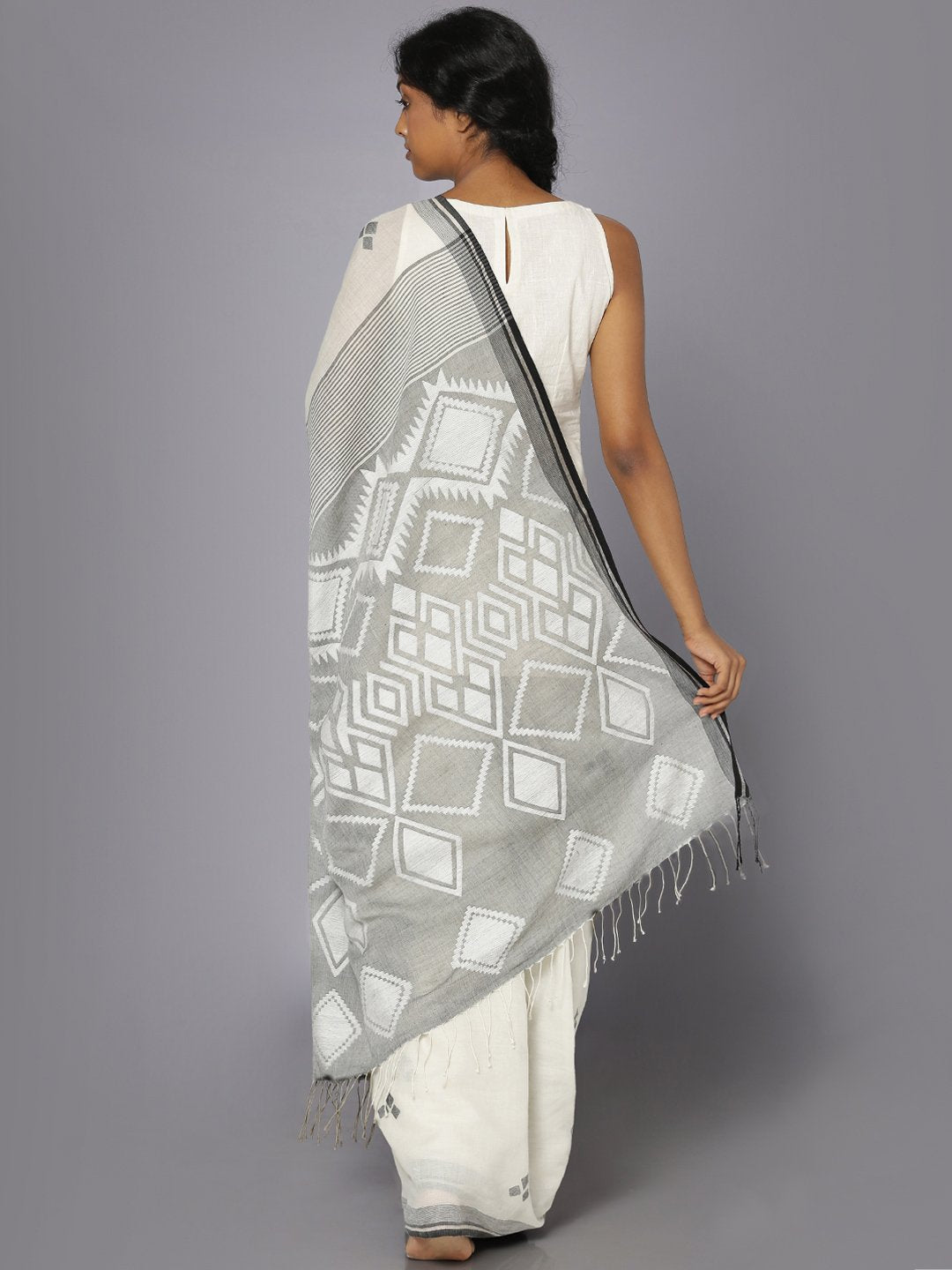 White muslin jamdani saree