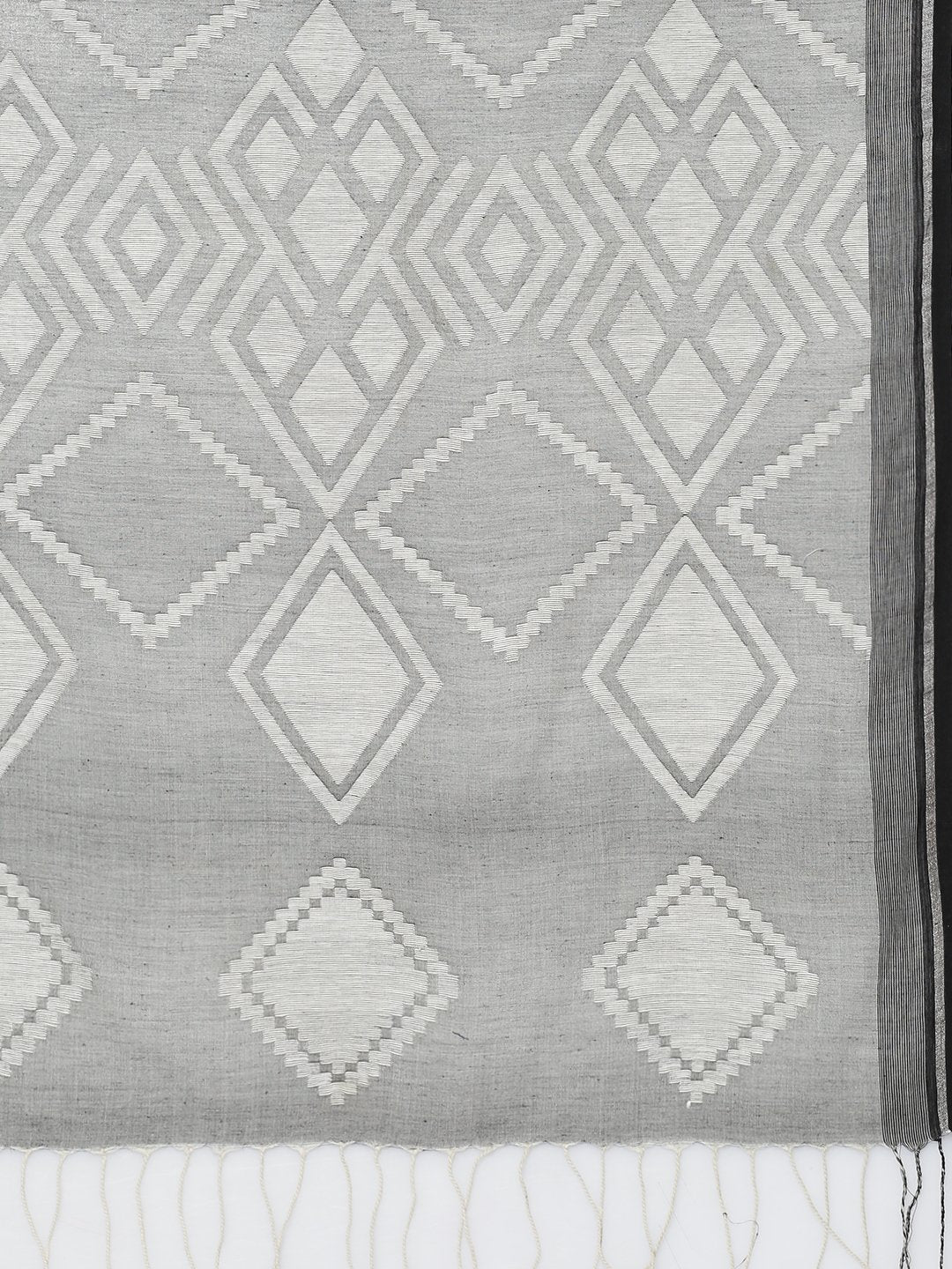 White muslin jamdani saree