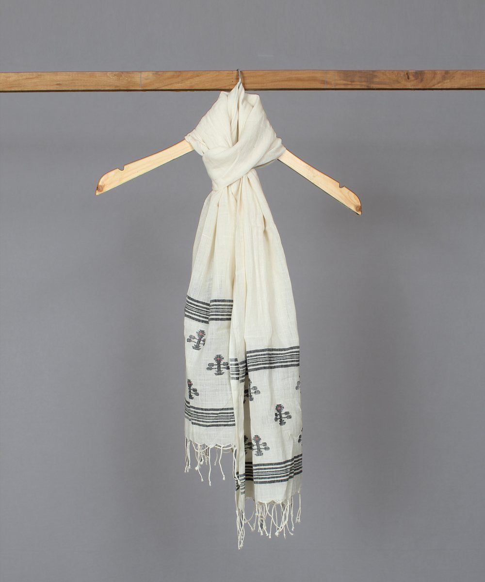 Natural white muslin stole in floral jamdani motif