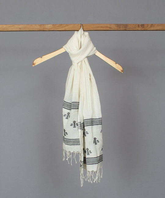 Natural white muslin stole in floral jamdani motif
