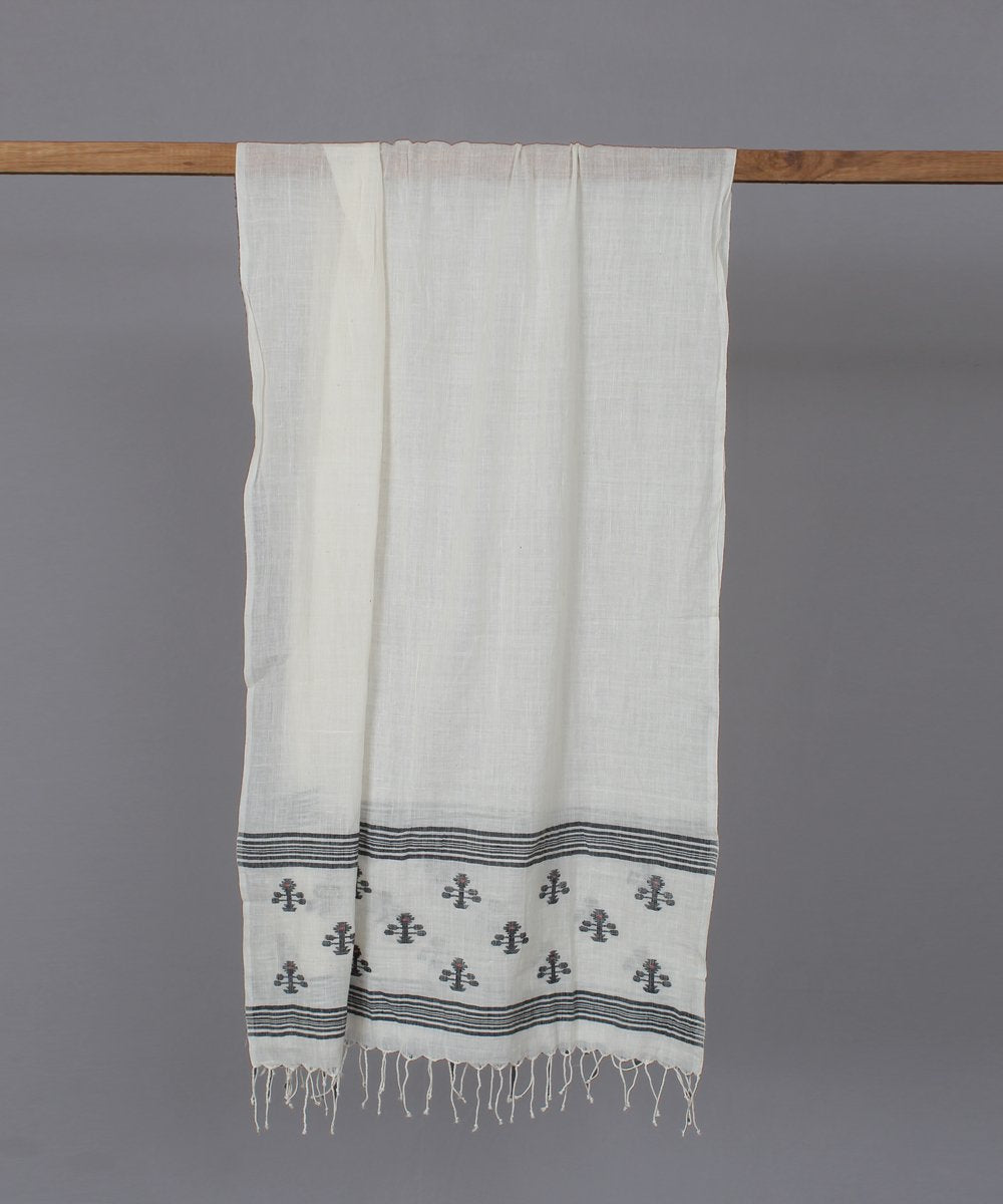 Natural white muslin stole in floral jamdani motif