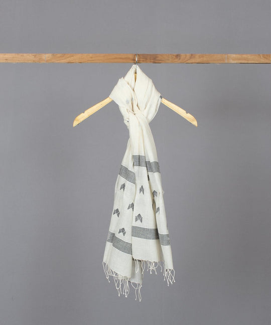 Black geometric motif in white jamdani stole
