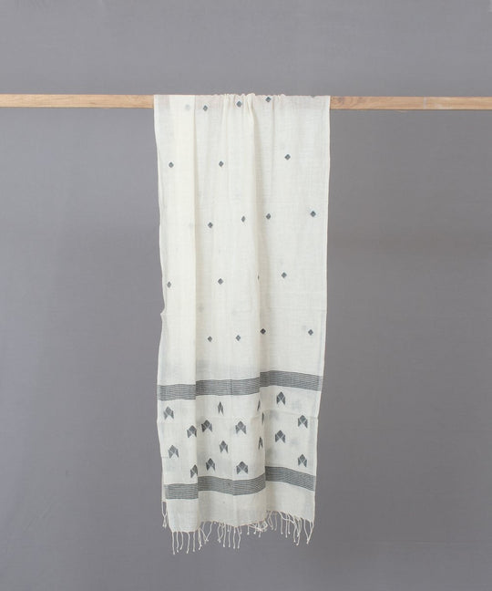 Black geometric motif in white jamdani stole