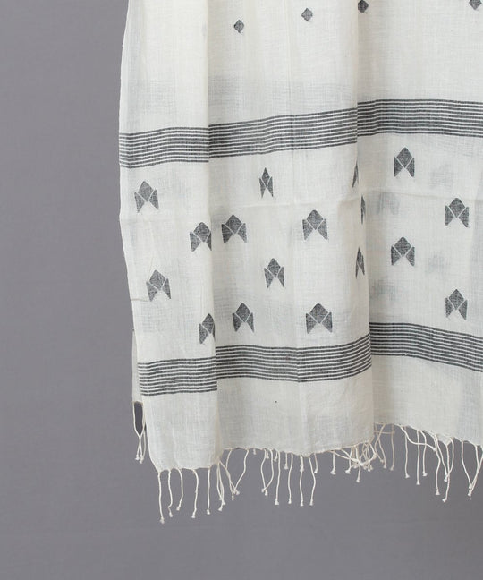 Black geometric motif in white jamdani stole
