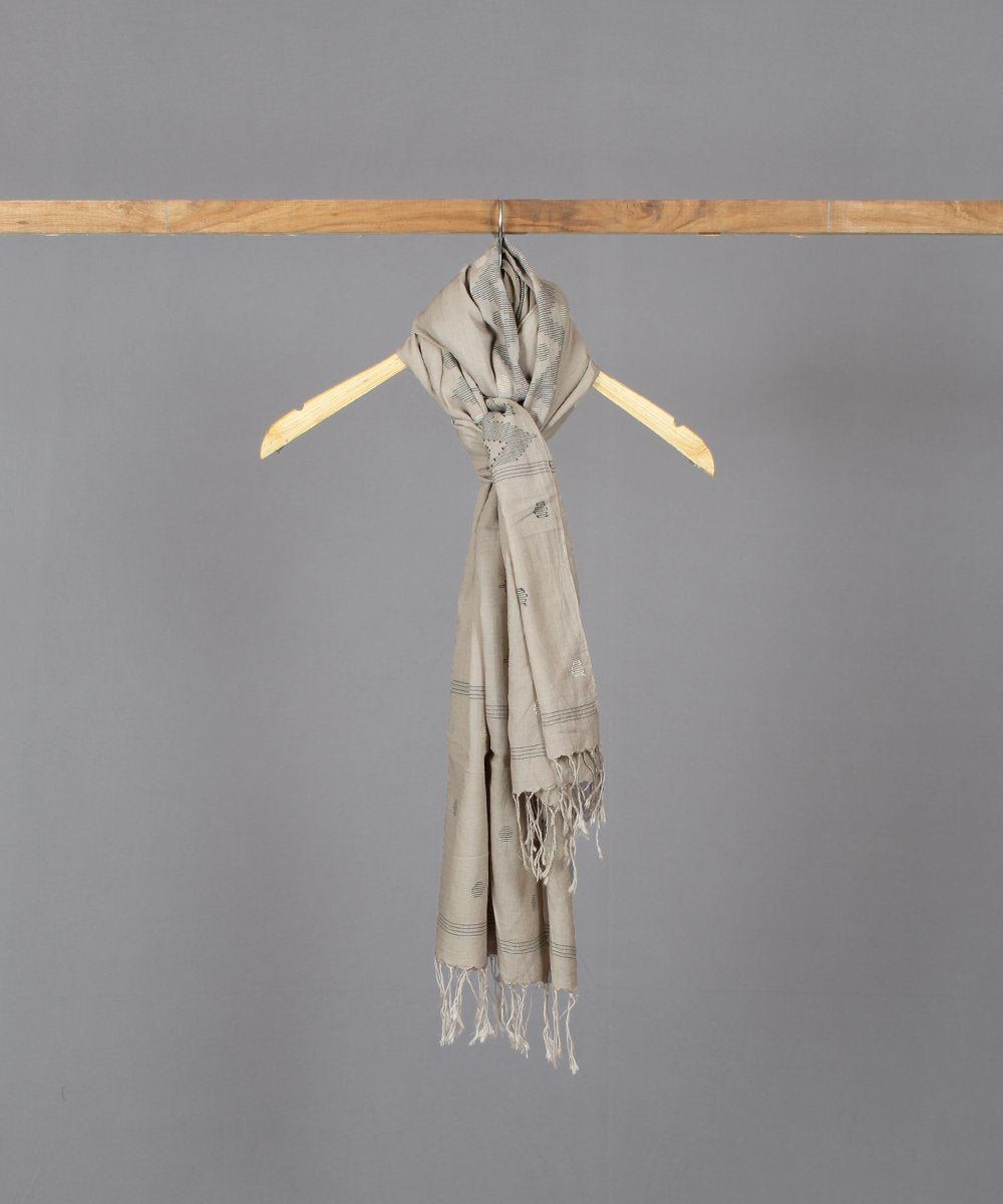 Beige jamdani stole in traditional motif