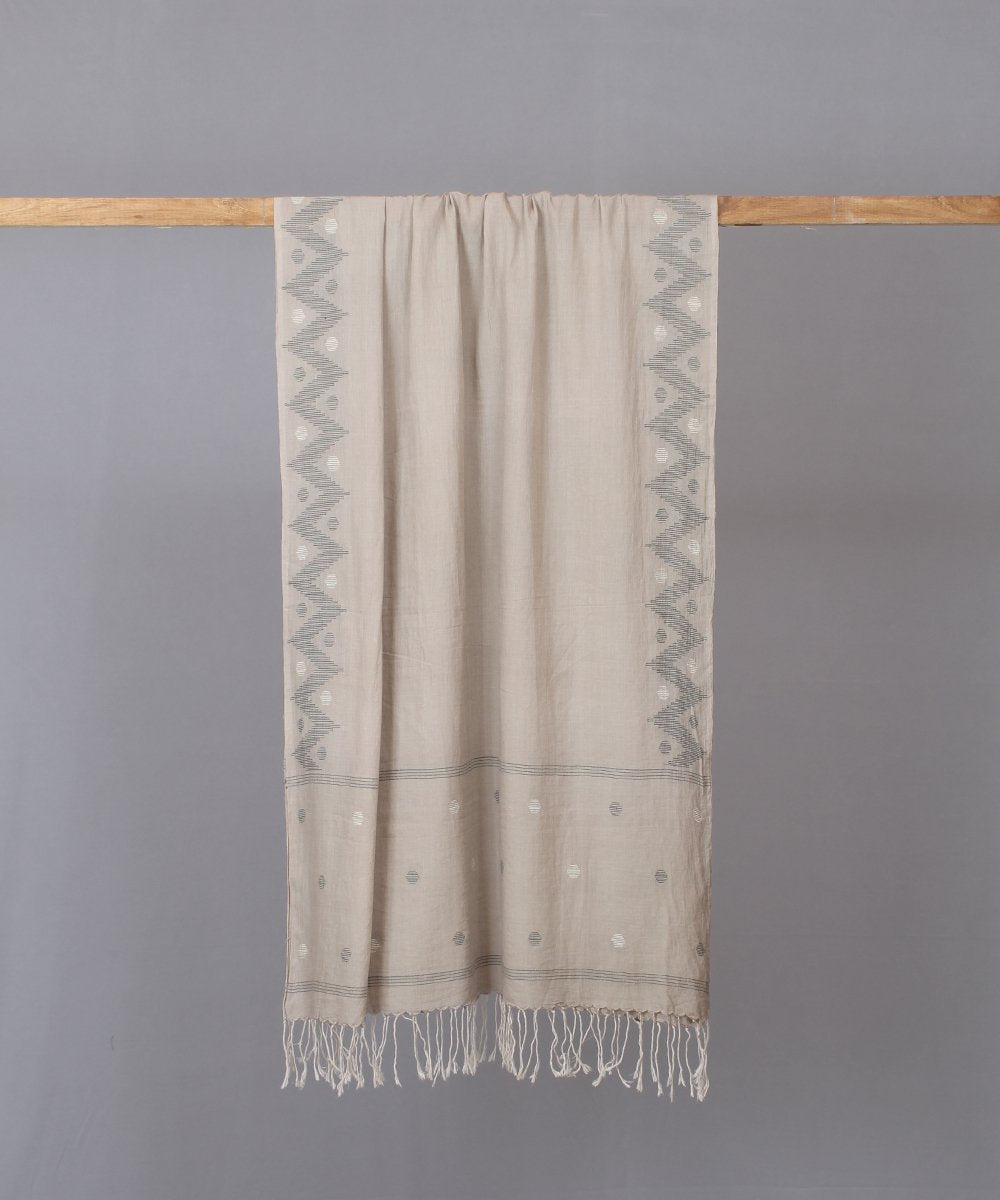 Beige jamdani stole in traditional motif