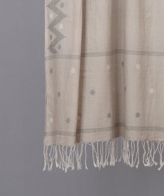 Beige jamdani stole in traditional motif