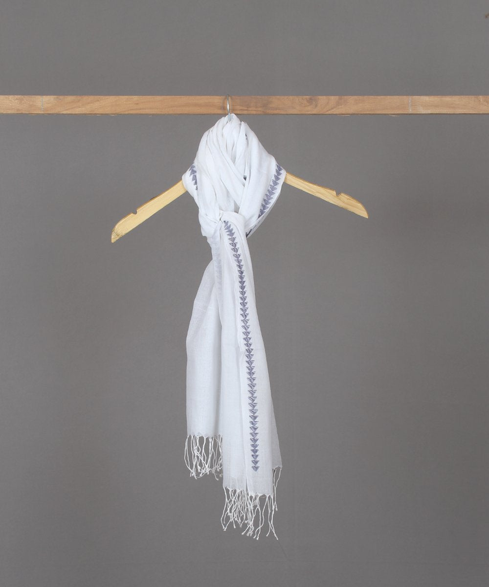 Solid white stole with blue jamdani border