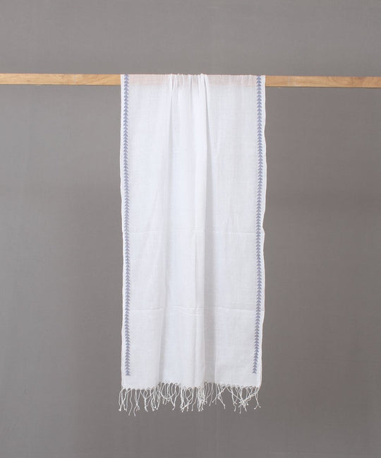 Solid white stole with blue jamdani border
